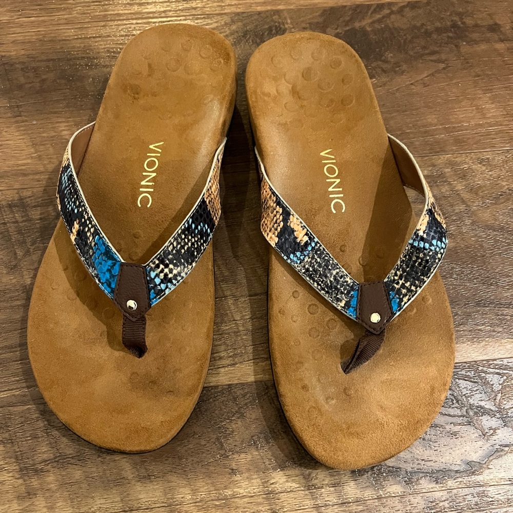 Vionic Women’s Sandals Sz. 11. Only worn a few times, still in great shape.